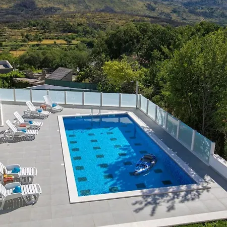 Luxury Ordulj With 2 Heated Pools,12-16 Pax