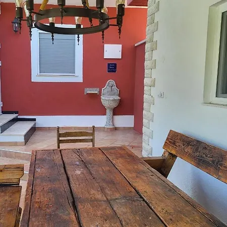 Luxury Ordulj With 2 Heated Pools,12-16 Pax *