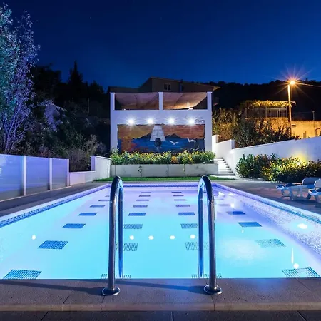 Villa Luxury Ordulj With 2 Heated Pools,12-16 Pax