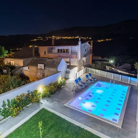 Luxury Ordulj With 2 Heated Pools,12-16 Pax