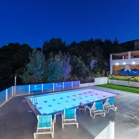 Villa Luxury Ordulj With 2 Heated Pools,12-16 Pax