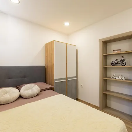 Luxury Ordulj With 2 Heated Pools,12-16 Pax Srinjine